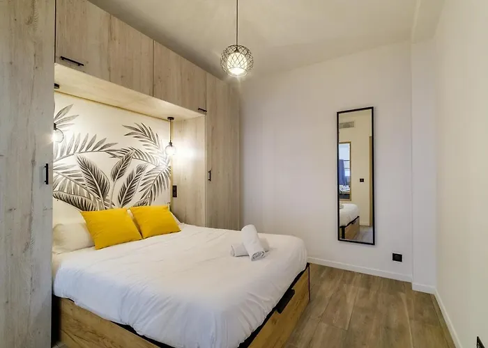 Apartament Vivez ! Logez A 6 Au Centre-ville Antibes